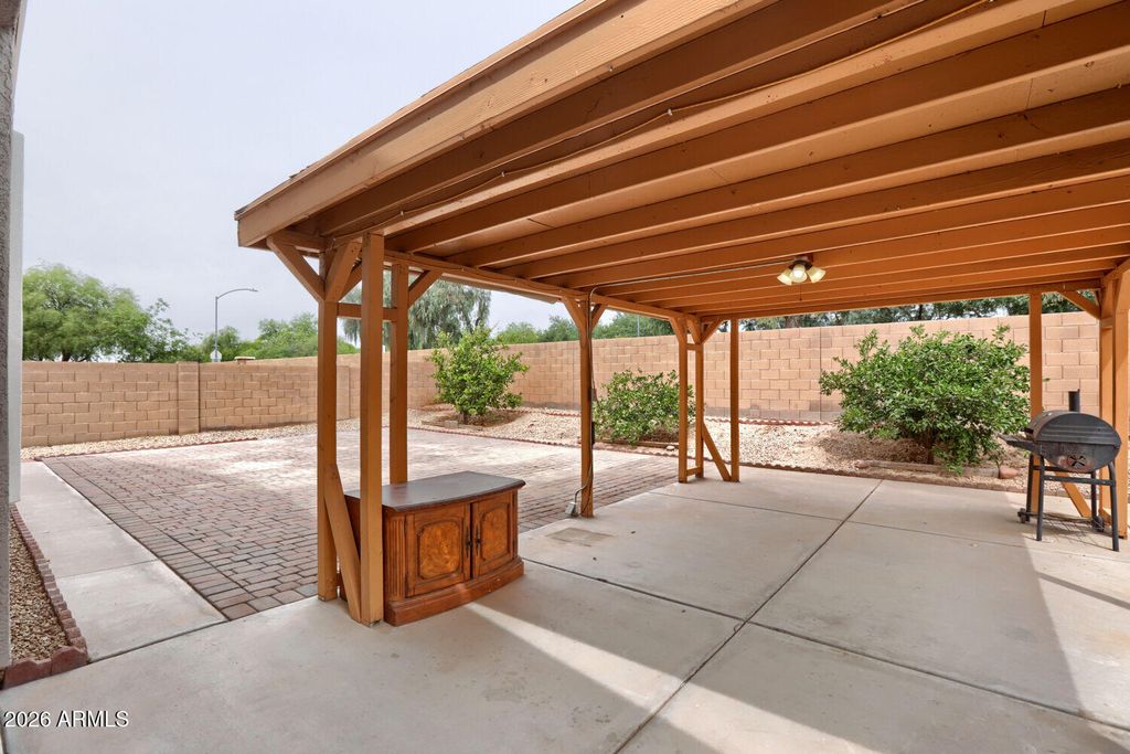 Image 24 of property listing at 7270 W GARDENIA Avenue, Glendale, AZ 85303