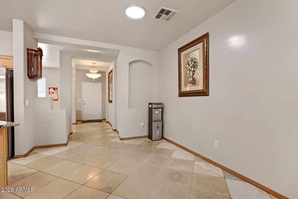 Image 4 of property listing at 7270 W GARDENIA Avenue, Glendale, AZ 85303