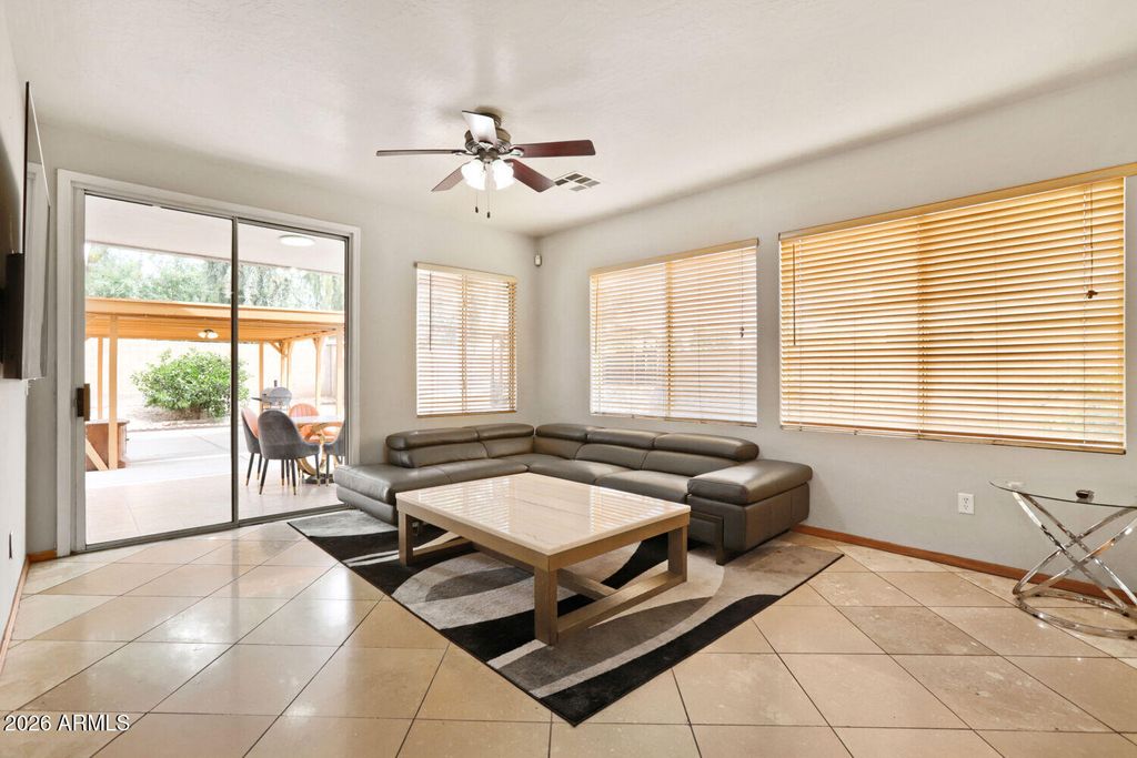 Image 6 of property listing at 7270 W GARDENIA Avenue, Glendale, AZ 85303