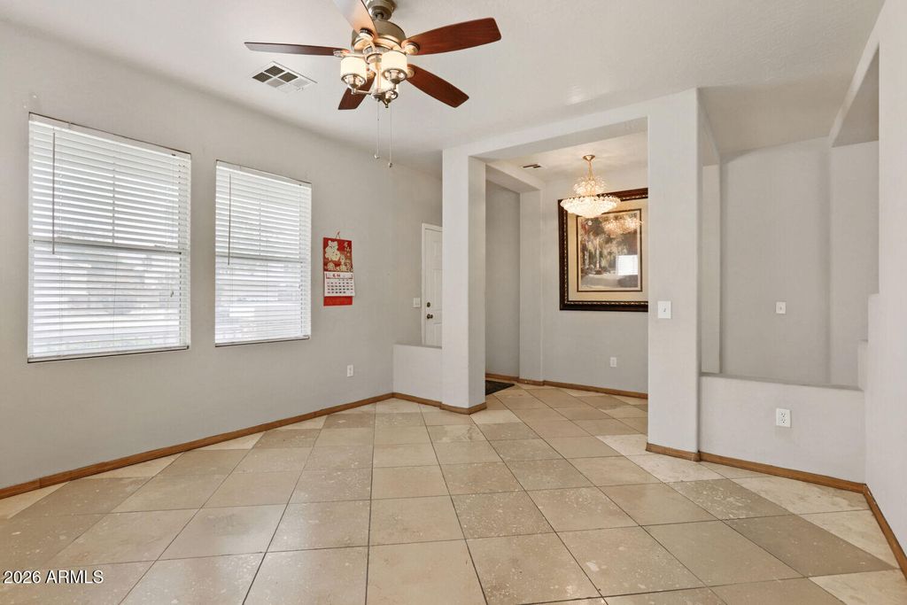 Image 9 of property listing at 7270 W GARDENIA Avenue, Glendale, AZ 85303