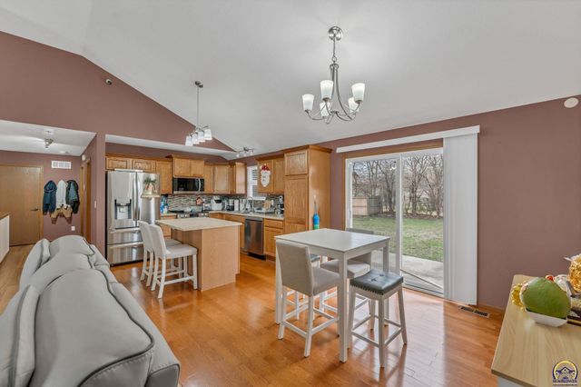 4312 SE Chisolm RD, Topeka, KS 66609