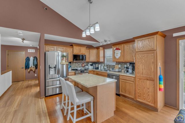 4312 SE Chisolm RD, Topeka, KS 66609