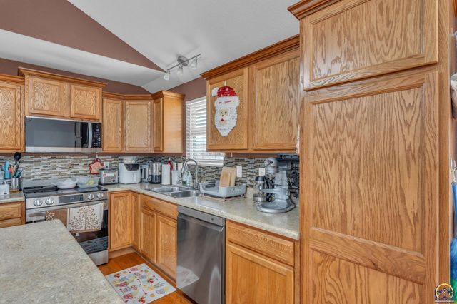 4312 SE Chisolm RD, Topeka, KS 66609