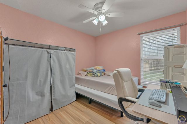 4312 SE Chisolm RD, Topeka, KS 66609