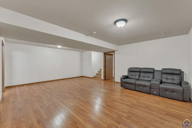 4312 SE Chisolm RD, Topeka, KS 66609