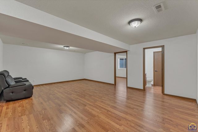 4312 SE Chisolm RD, Topeka, KS 66609