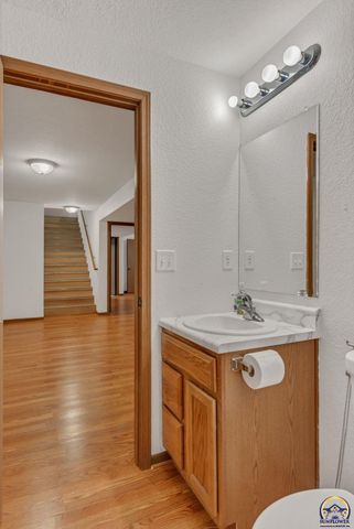 4312 SE Chisolm RD, Topeka, KS 66609