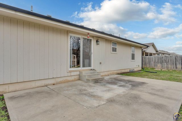 4312 SE Chisolm RD, Topeka, KS 66609