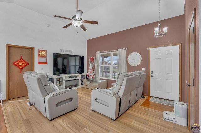 4312 SE Chisolm RD, Topeka, KS 66609