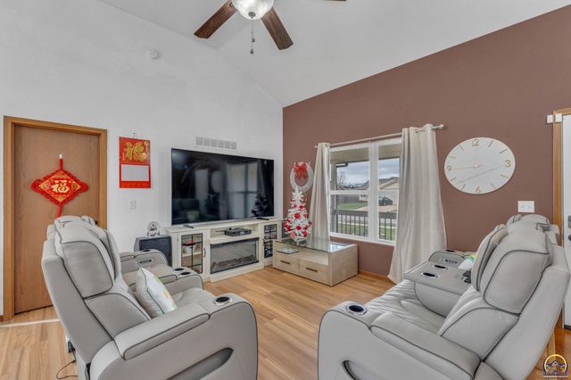 4312 SE Chisolm RD, Topeka, KS 66609