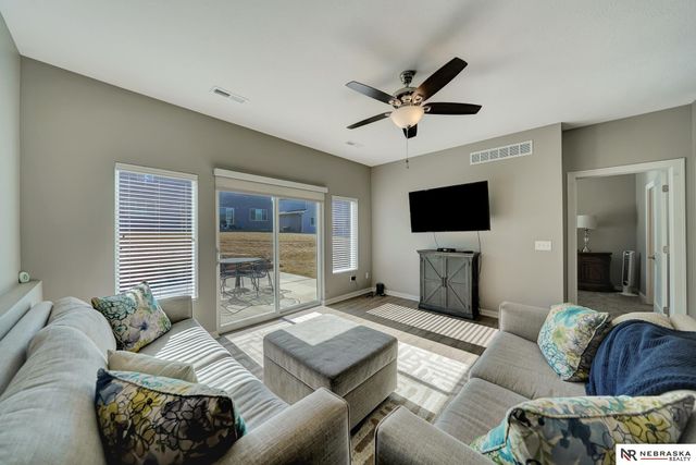 5039 W Stampede Lane, Lincoln, NE 68528