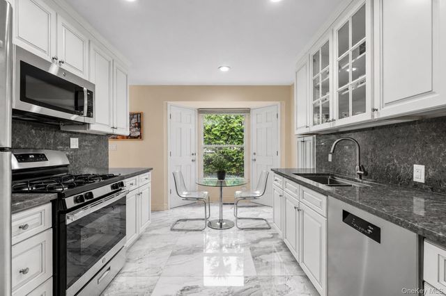1180 E. Broadway 1, Hewlett, NY 11557