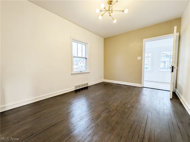 5550 Grasmere Avenue, Maple Heights, OH 44137