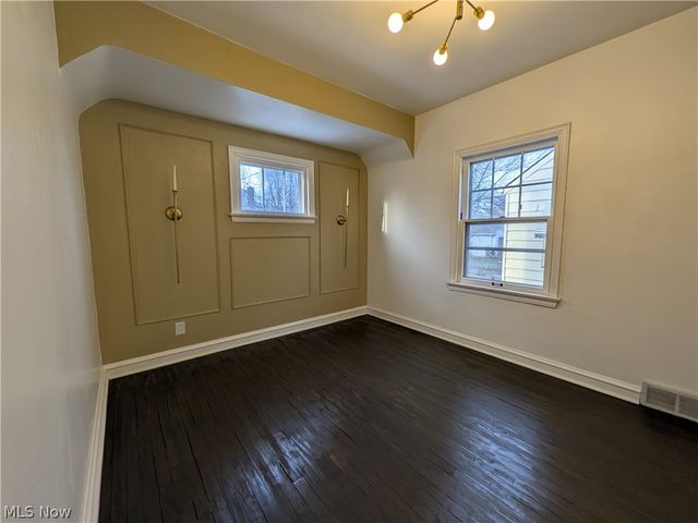 5550 Grasmere Avenue, Maple Heights, OH 44137