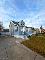 5550 Grasmere Avenue, Maple Heights, OH 44137