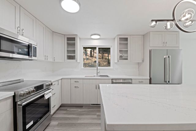 1100 Cantrall Road, Jacksonville, OR 97530