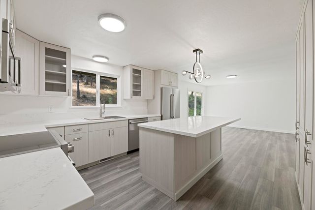 1100 Cantrall Road, Jacksonville, OR 97530