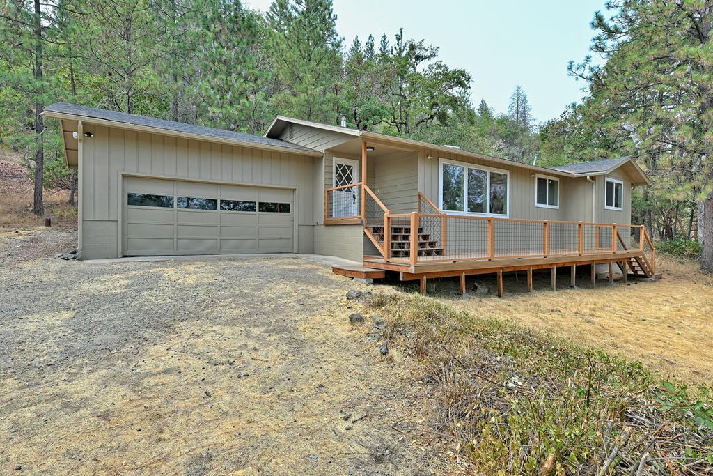1100 Cantrall Road, Jacksonville, OR 97530