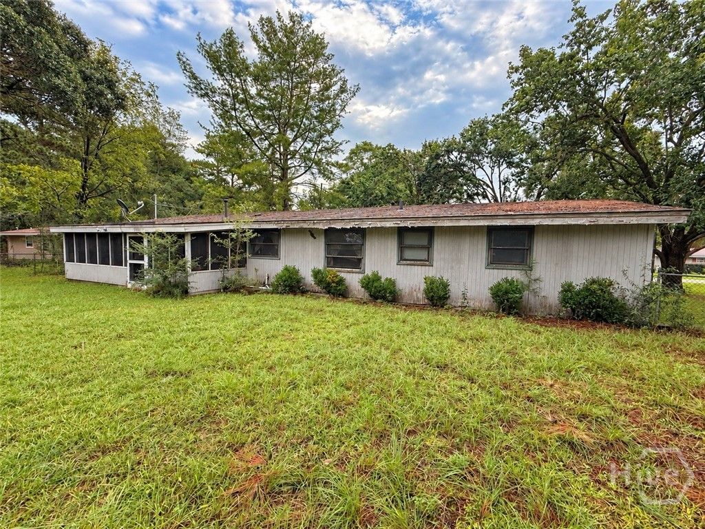 Image 15 of property listing at 404 Mottweiler Street, Rincon, GA 31326
