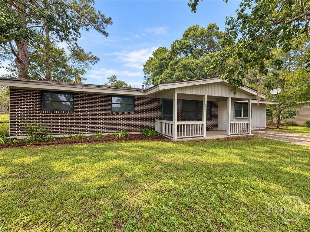 Image 3 of property listing at 404 Mottweiler Street, Rincon, GA 31326