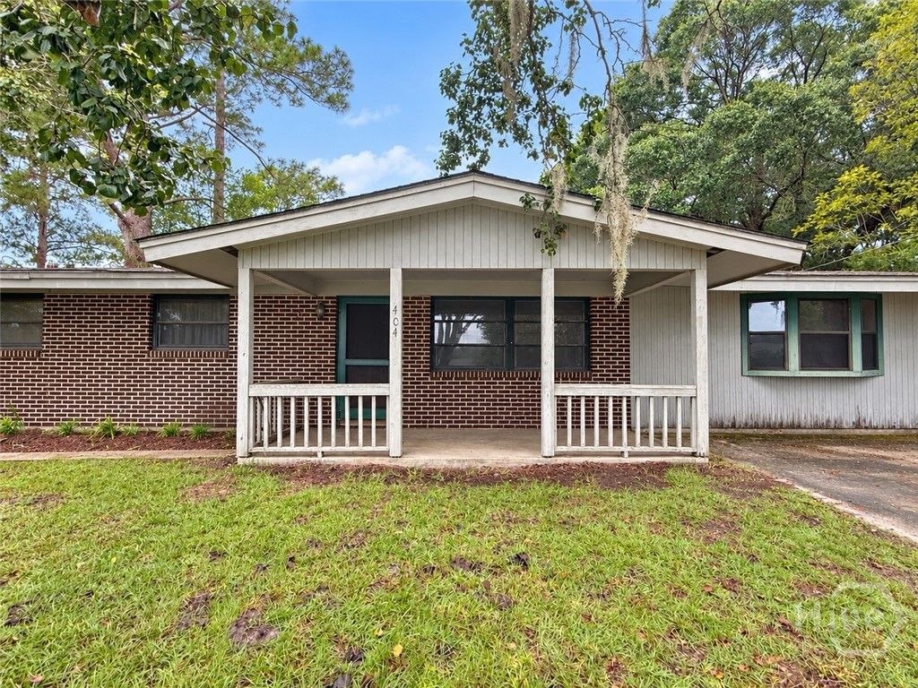 Image 4 of property listing at 404 Mottweiler Street, Rincon, GA 31326