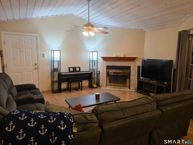 90 Crown Knoll Court APT 144, Groton, CT 06340