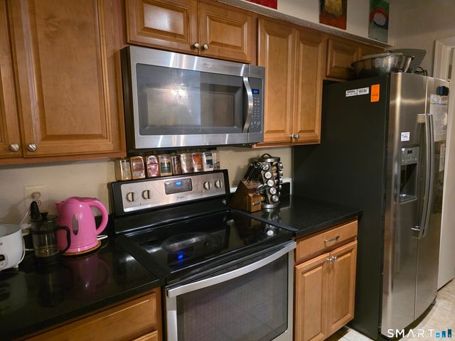 90 Crown Knoll Court APT 144, Groton, CT 06340