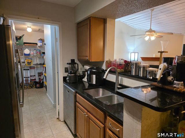 90 Crown Knoll Court APT 144, Groton, CT 06340