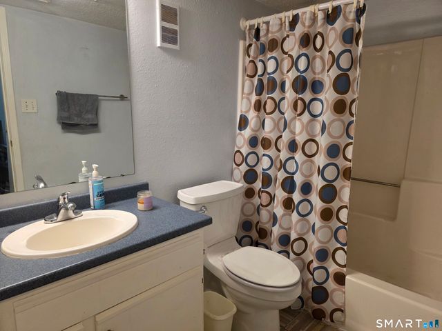 90 Crown Knoll Court APT 144, Groton, CT 06340