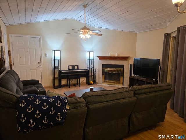 90 Crown Knoll Court APT 144, Groton, CT 06340