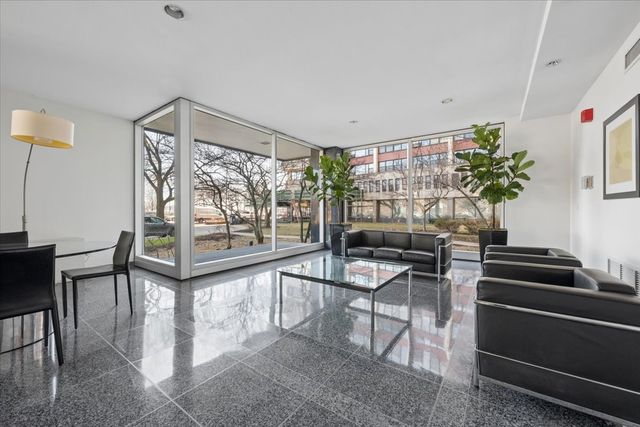 3430 N Lake Shore Drive 16L, Chicago, IL 60657