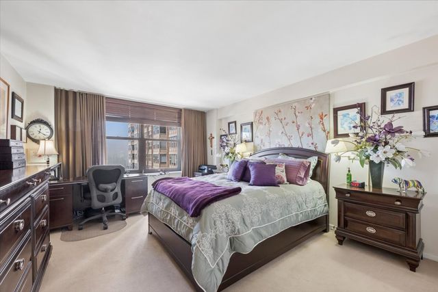 3430 N Lake Shore Drive 16L, Chicago, IL 60657