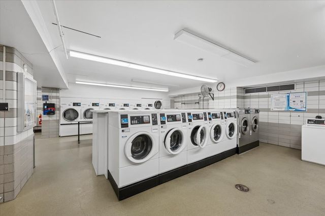 3430 N Lake Shore Drive 16L, Chicago, IL 60657