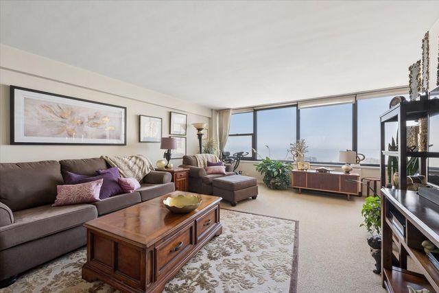 3430 N Lake Shore Drive 16L, Chicago, IL 60657