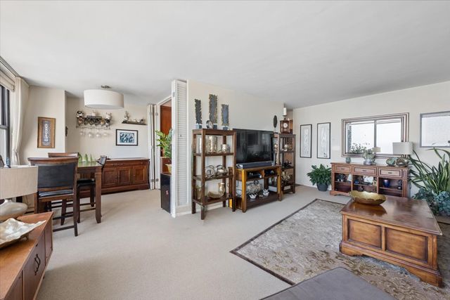 3430 N Lake Shore Drive 16L, Chicago, IL 60657