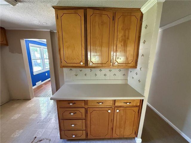 6701 W 77th Terrace, Overland Park, KS 66204