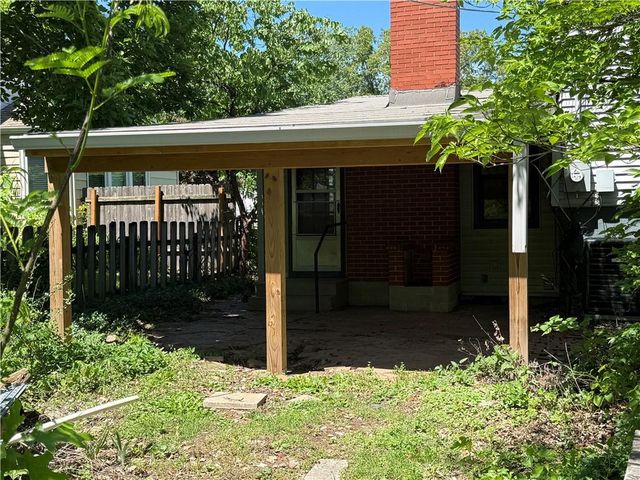 6701 W 77th Terrace, Overland Park, KS 66204