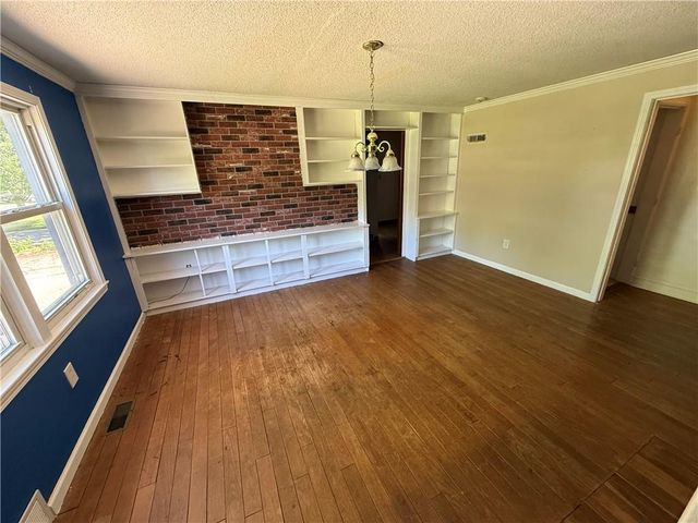 6701 W 77th Terrace, Overland Park, KS 66204