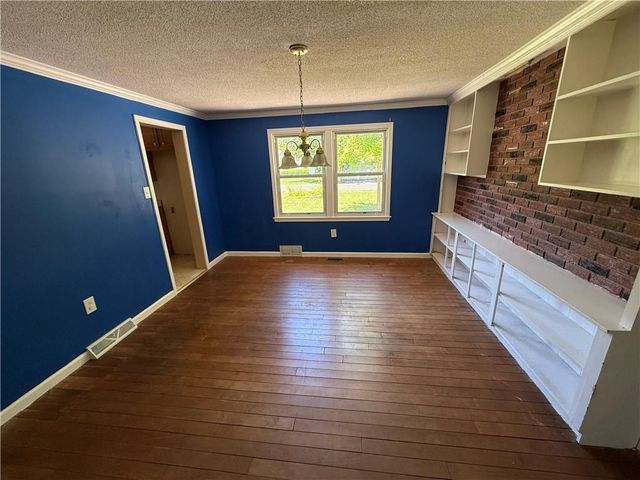 6701 W 77th Terrace, Overland Park, KS 66204