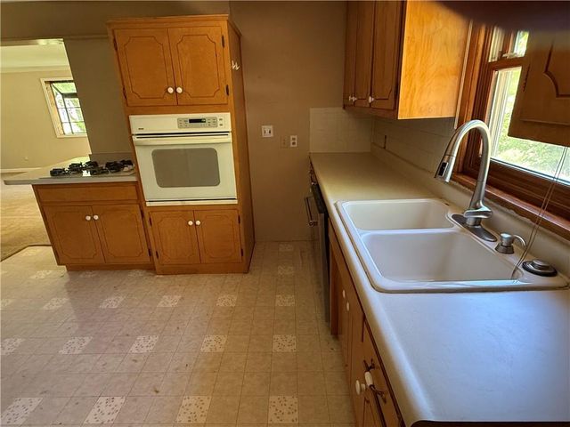 6701 W 77th Terrace, Overland Park, KS 66204