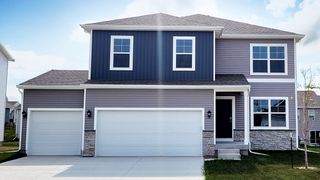 2877 Grassland Court, Hiawatha, IA 52233