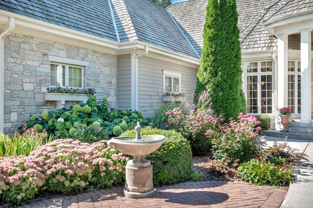 1600 E Juniper WAY, Hartland, WI 53029