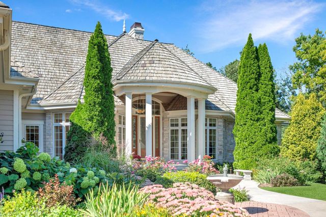 1600 E Juniper WAY, Hartland, WI 53029