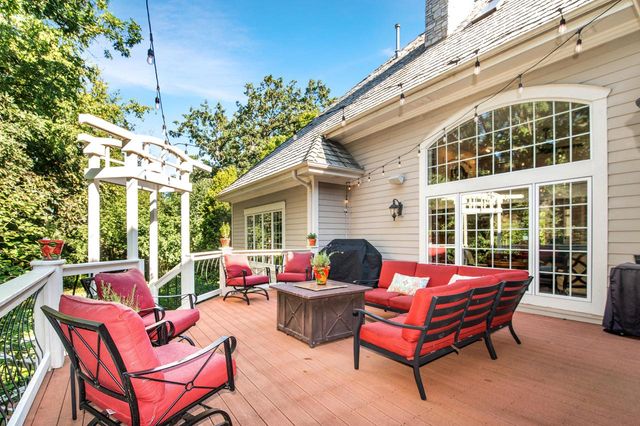 1600 E Juniper WAY, Hartland, WI 53029