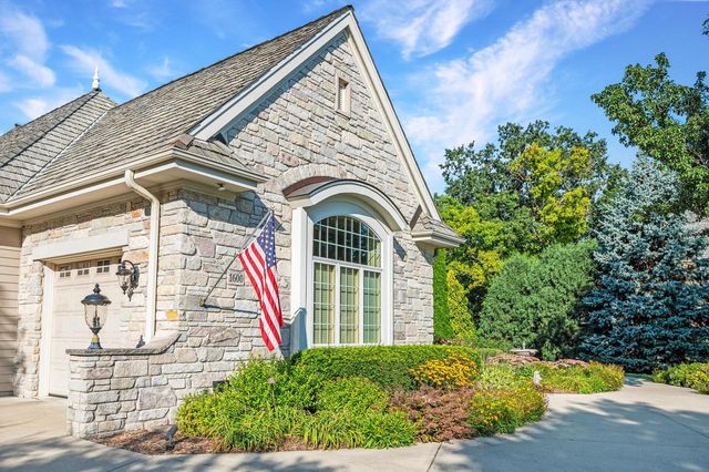 1600 E Juniper WAY, Hartland, WI 53029