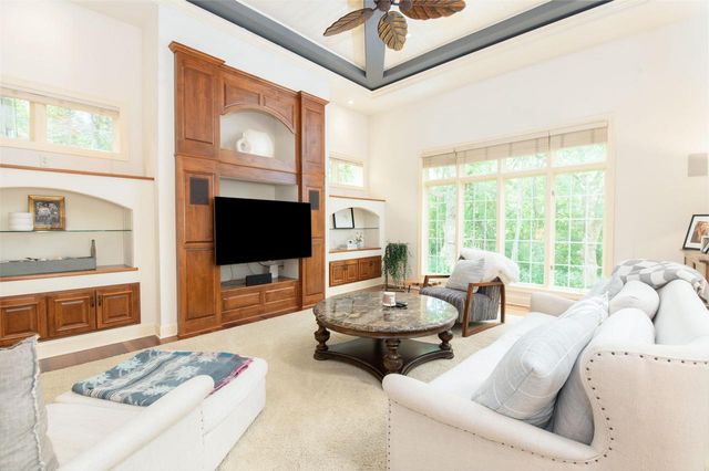 1600 E Juniper WAY, Hartland, WI 53029