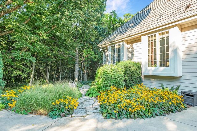 1600 E Juniper WAY, Hartland, WI 53029