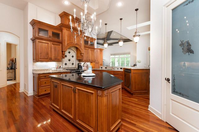 1600 E Juniper WAY, Hartland, WI 53029