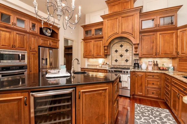 1600 E Juniper WAY, Hartland, WI 53029