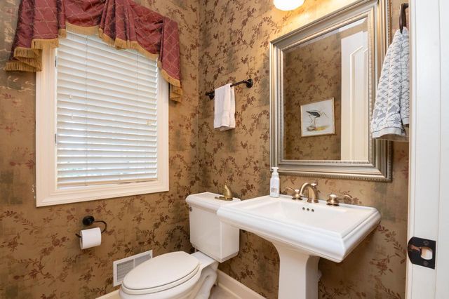 1600 E Juniper WAY, Hartland, WI 53029